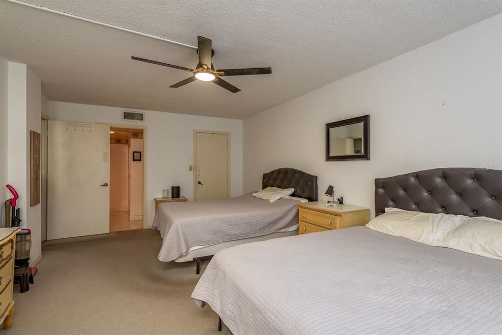 На продажу: $100,000 (1 спален, 1 ванн, 1048 Квадратных фут)