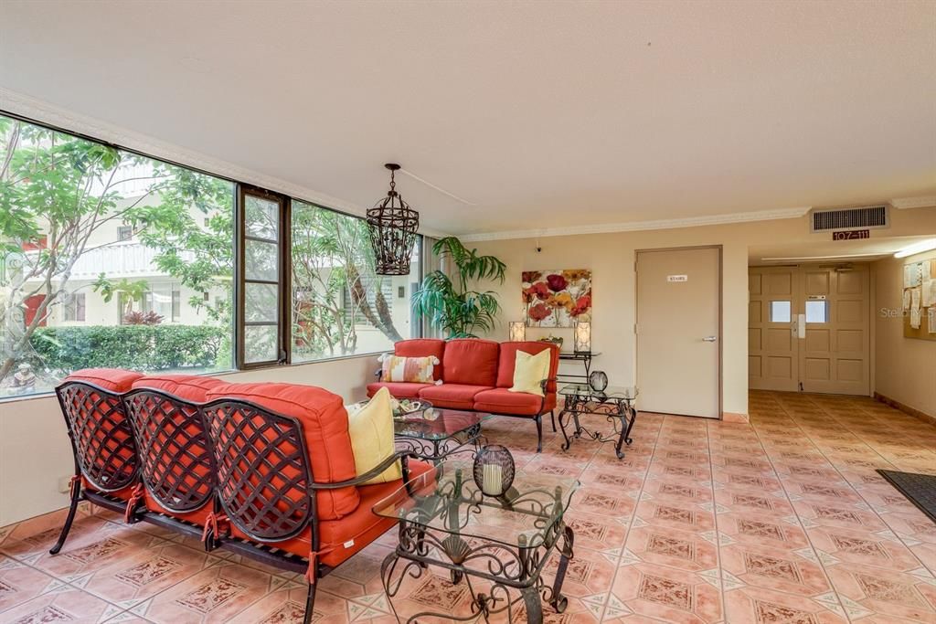 На продажу: $100,000 (1 спален, 1 ванн, 1048 Квадратных фут)