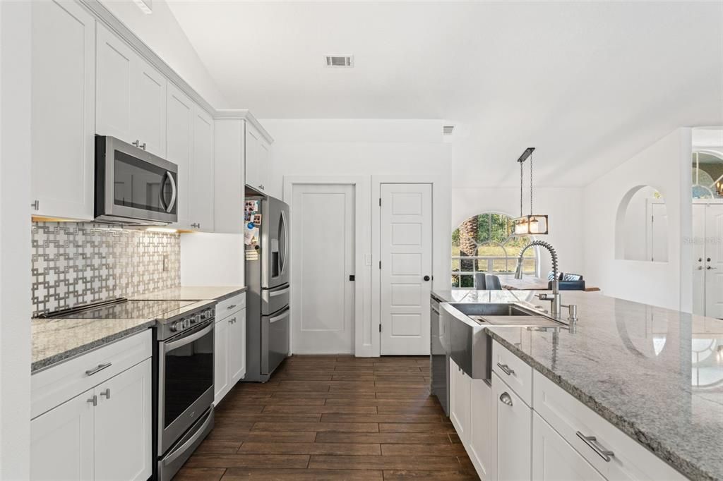 En Venta: $699,000 (3 camas, 2 baños, 1949 Pies cuadrados)