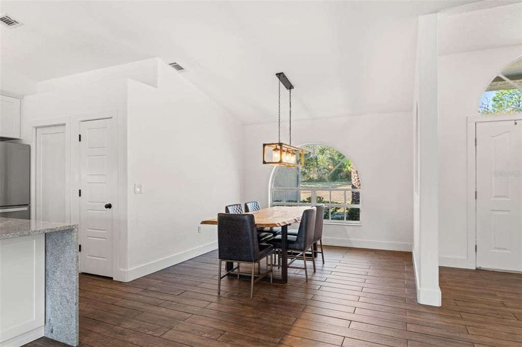 En Venta: $699,000 (3 camas, 2 baños, 1949 Pies cuadrados)