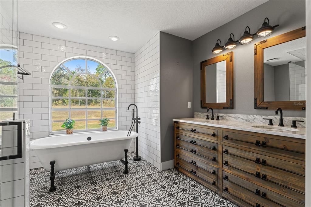 En Venta: $699,000 (3 camas, 2 baños, 1949 Pies cuadrados)