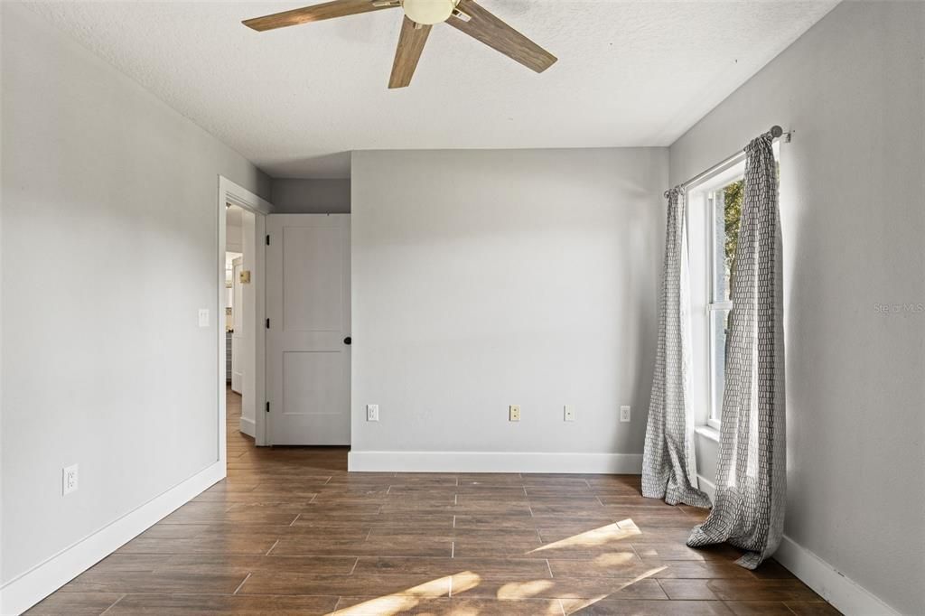 En Venta: $699,000 (3 camas, 2 baños, 1949 Pies cuadrados)