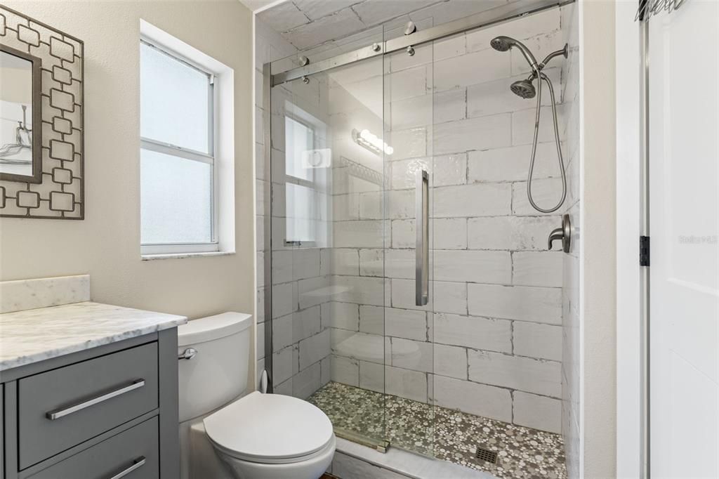 En Venta: $699,000 (3 camas, 2 baños, 1949 Pies cuadrados)