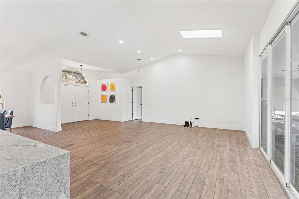 En Venta: $699,000 (3 camas, 2 baños, 1949 Pies cuadrados)