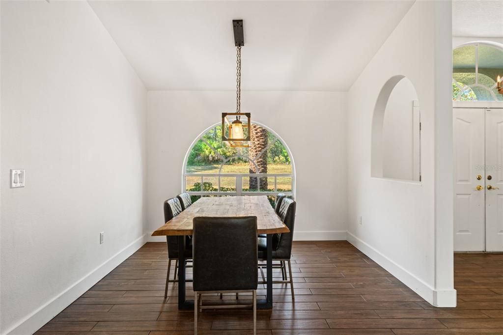 En Venta: $699,000 (3 camas, 2 baños, 1949 Pies cuadrados)