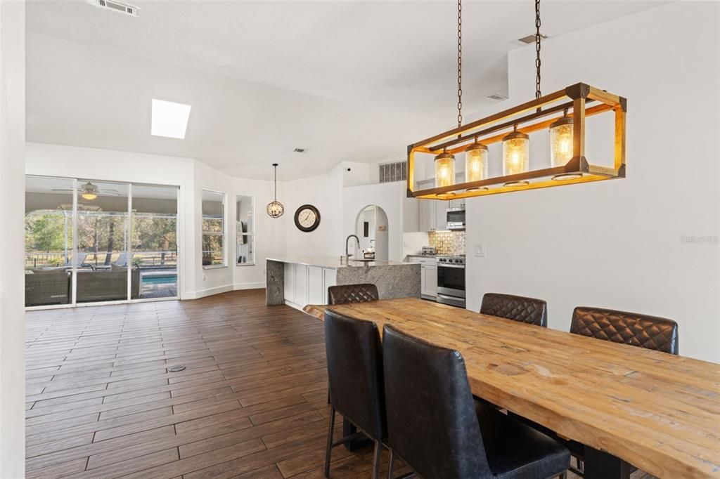 En Venta: $699,000 (3 camas, 2 baños, 1949 Pies cuadrados)