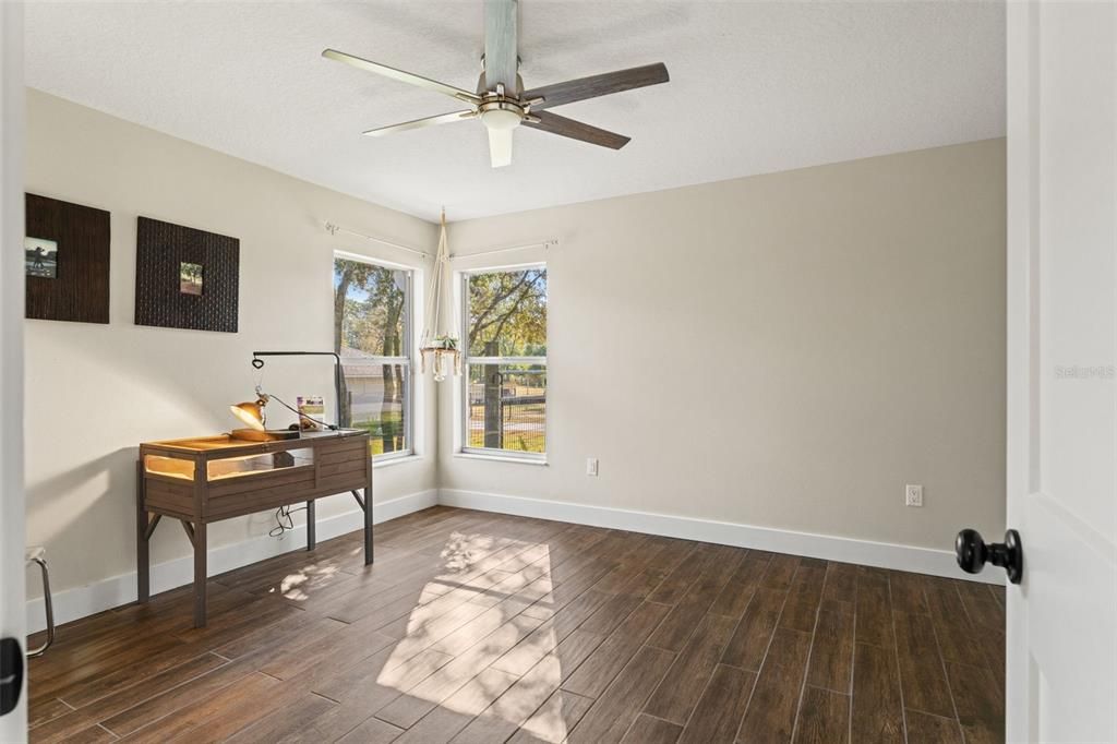 En Venta: $699,000 (3 camas, 2 baños, 1949 Pies cuadrados)