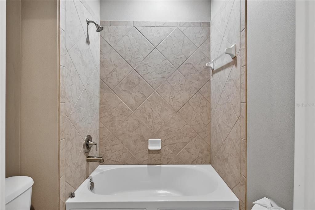 На продажу: $845,000 (6 спален, 6 ванн, 5251 Квадратных фут)