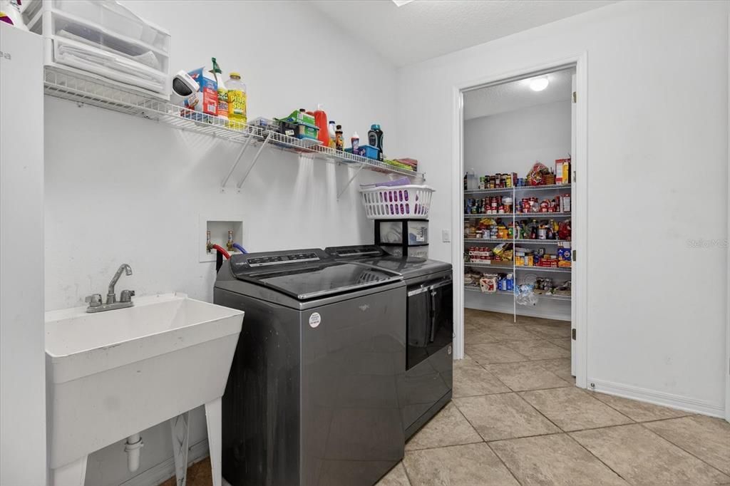 На продажу: $845,000 (6 спален, 6 ванн, 5251 Квадратных фут)