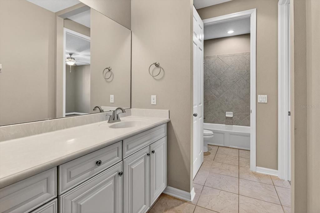 На продажу: $845,000 (6 спален, 6 ванн, 5251 Квадратных фут)