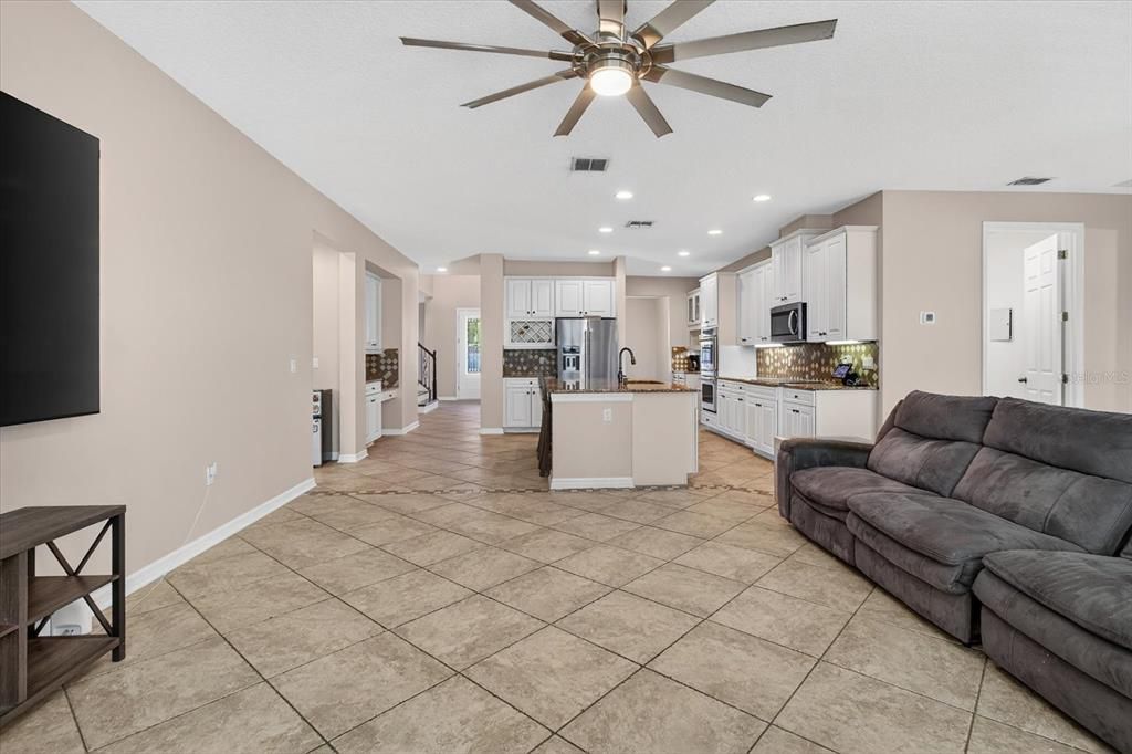 На продажу: $845,000 (6 спален, 6 ванн, 5251 Квадратных фут)