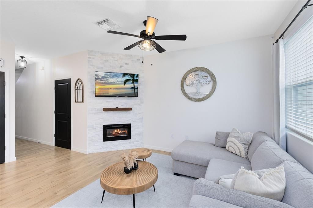 For Rent: $2,100 (3 beds, 2 baths, 1480 Square Feet)