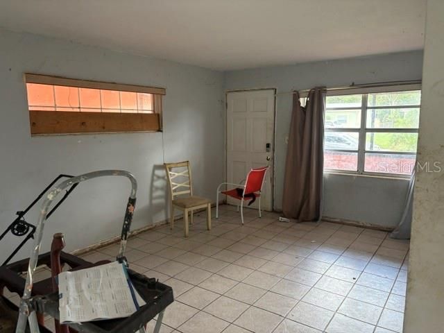 待售: $160,000 (3 贝兹, 1 浴室, 910 平方英尺)