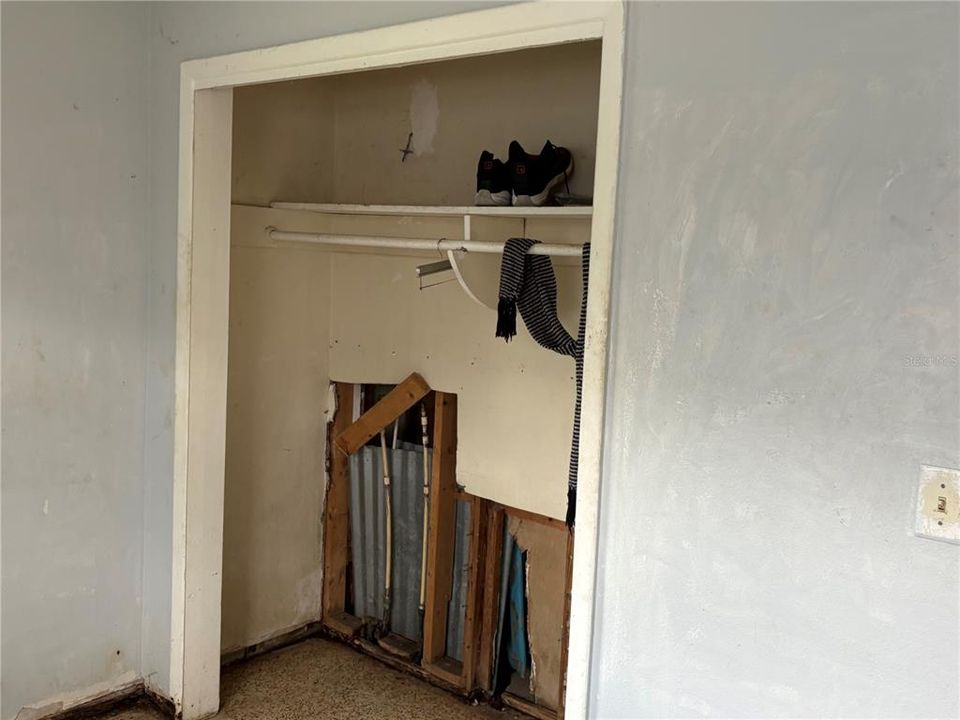 待售: $160,000 (3 贝兹, 1 浴室, 910 平方英尺)