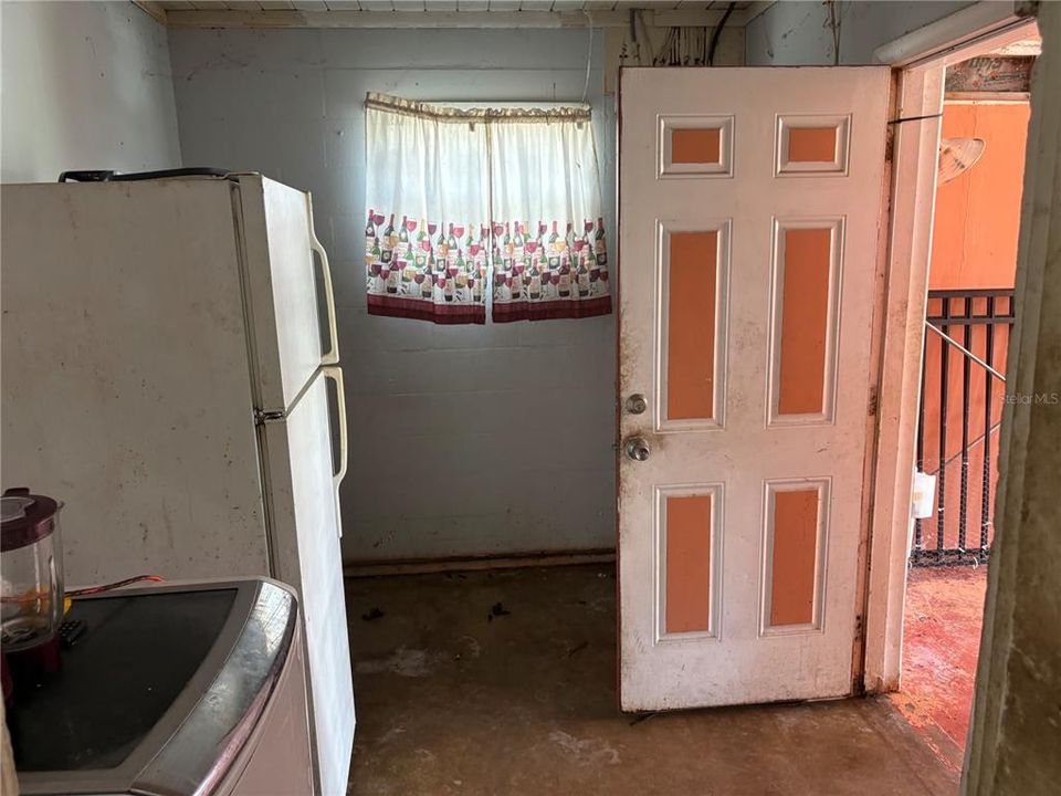 待售: $160,000 (3 贝兹, 1 浴室, 910 平方英尺)