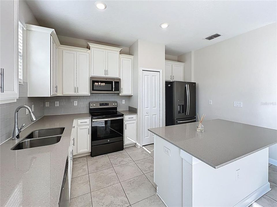 For Sale: $360,000 (3 beds, 2 baths, 1848 Square Feet)