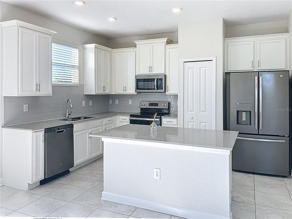 For Sale: $360,000 (3 beds, 2 baths, 1848 Square Feet)