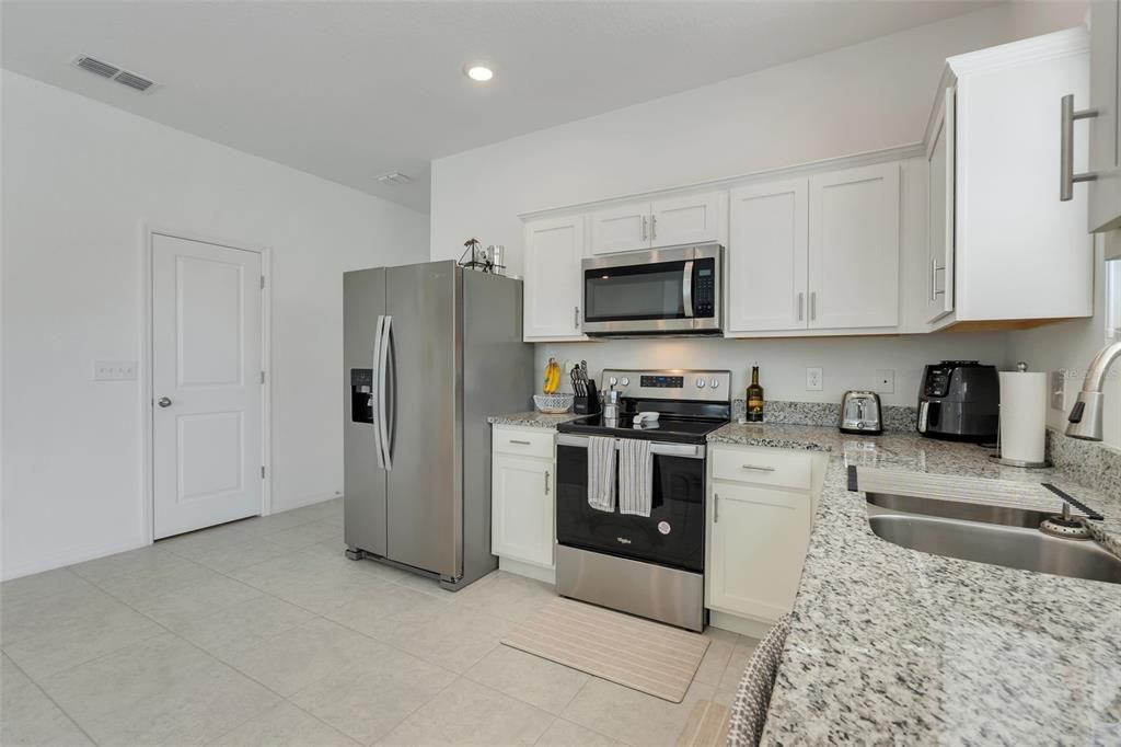 For Rent: $2,200 (3 beds, 2 baths, 1593 Square Feet)