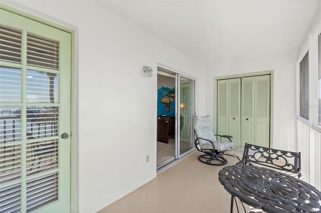 На продажу: $344,500 (2 спален, 2 ванн, 1034 Квадратных фут)