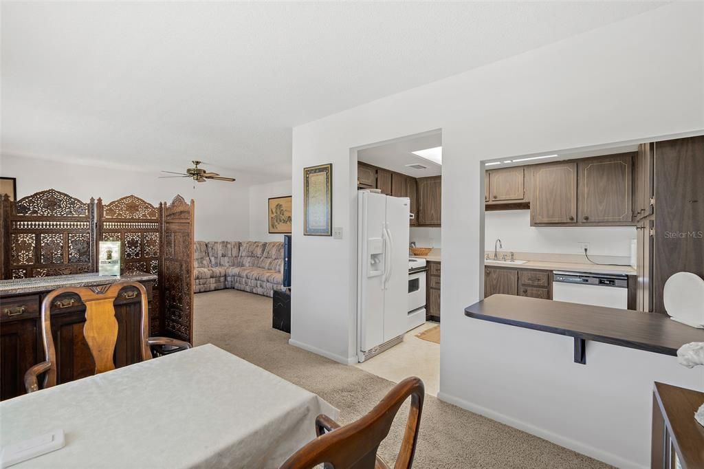 На продажу: $344,500 (2 спален, 2 ванн, 1034 Квадратных фут)