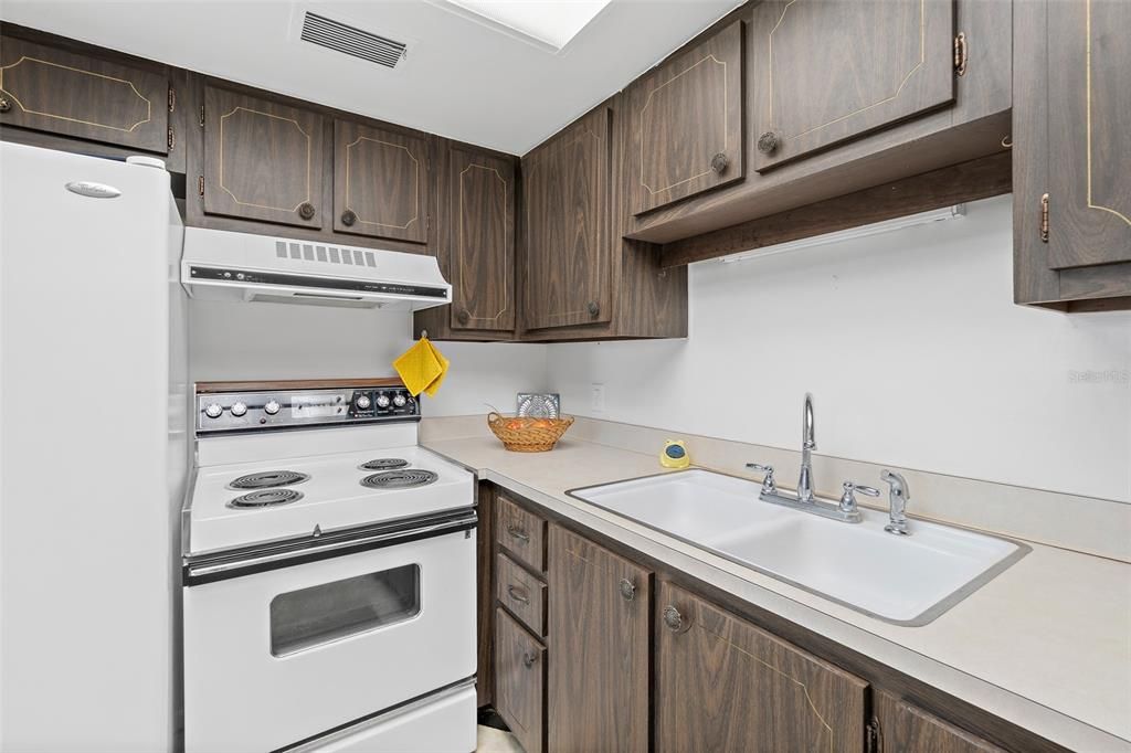 На продажу: $344,500 (2 спален, 2 ванн, 1034 Квадратных фут)