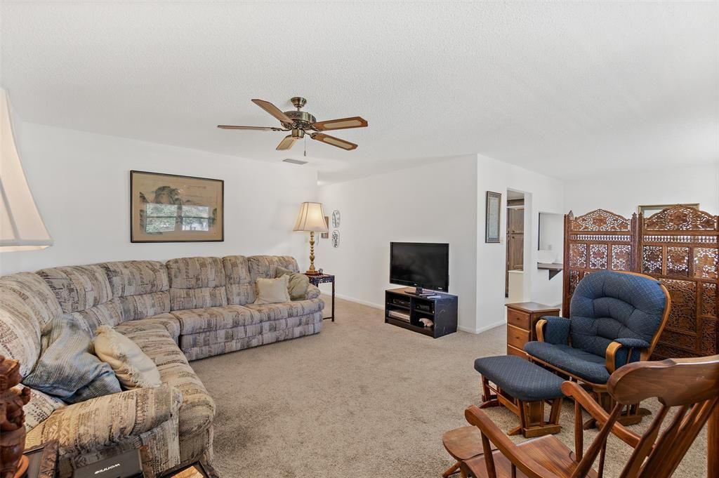 На продажу: $344,500 (2 спален, 2 ванн, 1034 Квадратных фут)