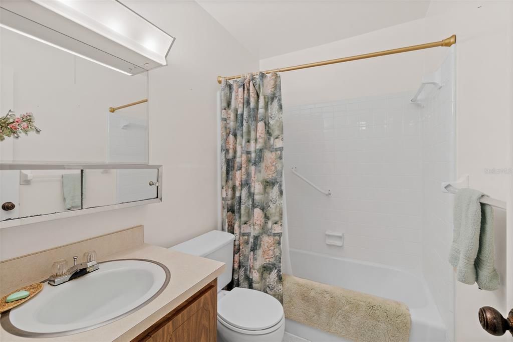 На продажу: $344,500 (2 спален, 2 ванн, 1034 Квадратных фут)