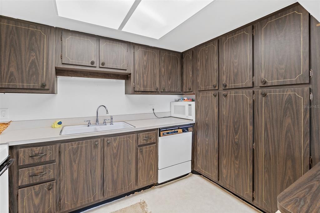 На продажу: $344,500 (2 спален, 2 ванн, 1034 Квадратных фут)