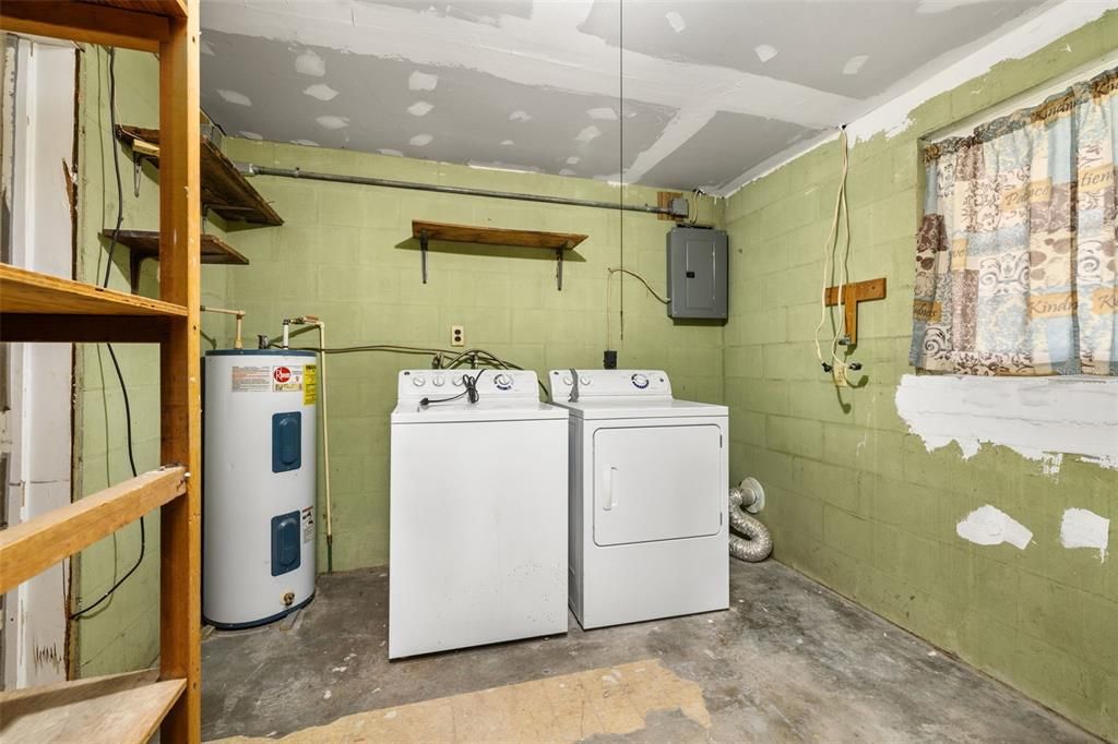 Activo con contrato: $240,000 (3 camas, 1 baños, 1224 Pies cuadrados)