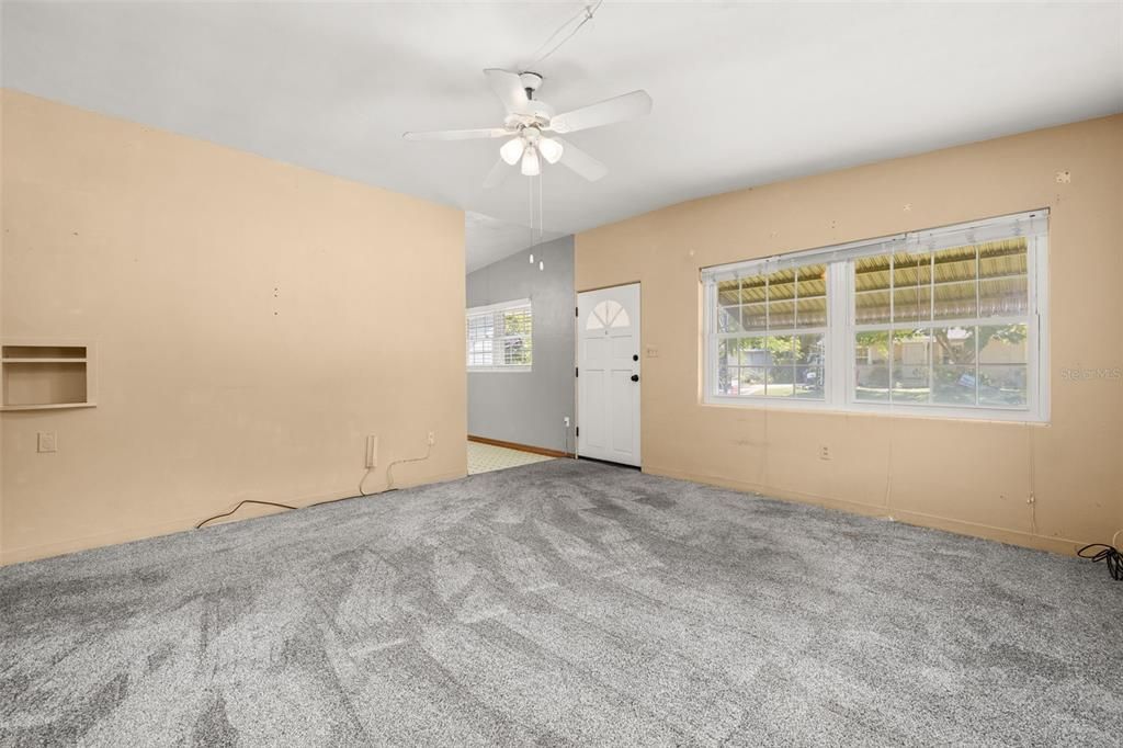 Activo con contrato: $240,000 (3 camas, 1 baños, 1224 Pies cuadrados)