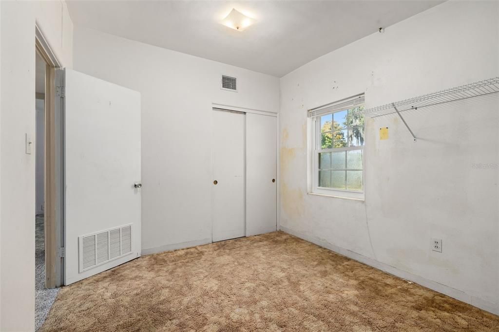 Activo con contrato: $240,000 (3 camas, 1 baños, 1224 Pies cuadrados)