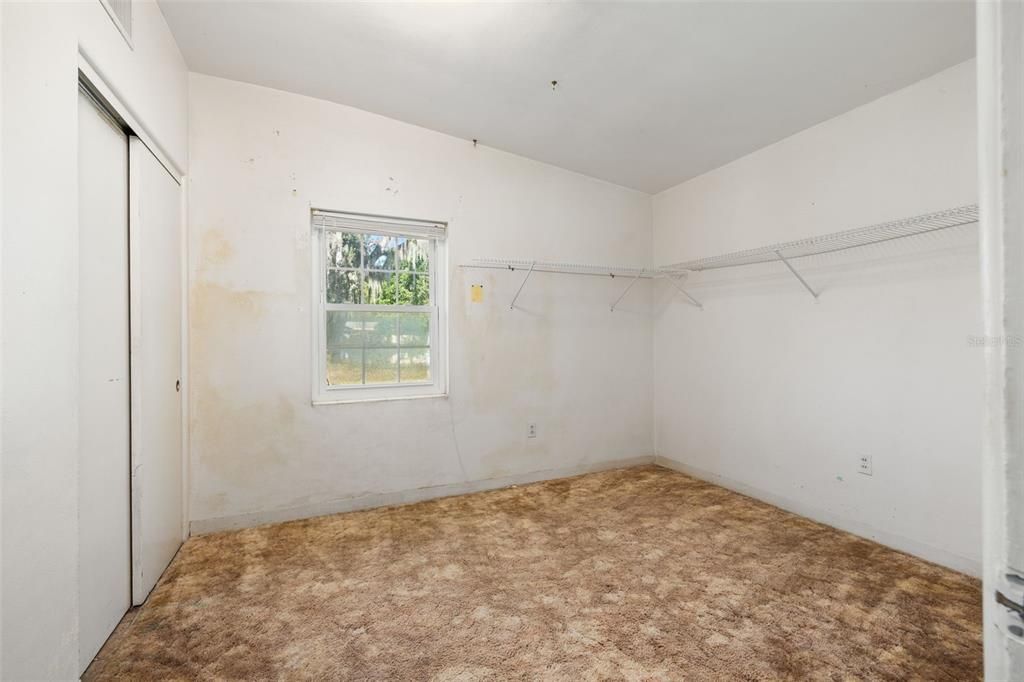 Activo con contrato: $240,000 (3 camas, 1 baños, 1224 Pies cuadrados)