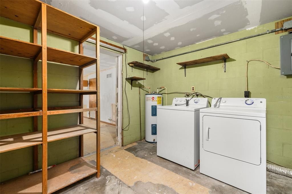 Activo con contrato: $240,000 (3 camas, 1 baños, 1224 Pies cuadrados)