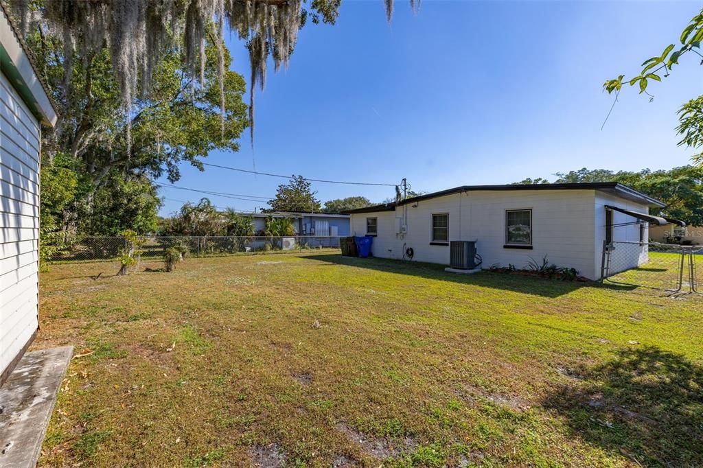 Activo con contrato: $240,000 (3 camas, 1 baños, 1224 Pies cuadrados)