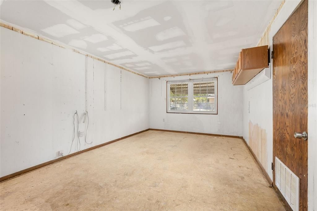 Activo con contrato: $240,000 (3 camas, 1 baños, 1224 Pies cuadrados)