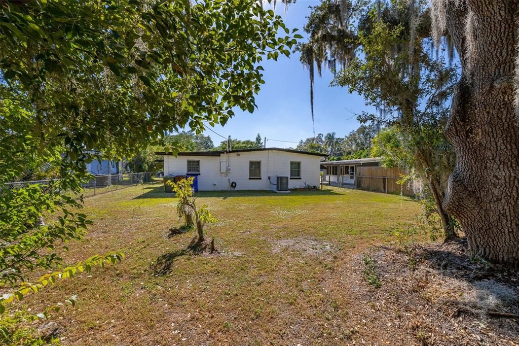 Activo con contrato: $240,000 (3 camas, 1 baños, 1224 Pies cuadrados)