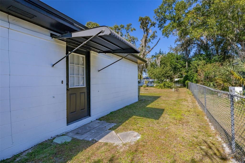 Activo con contrato: $240,000 (3 camas, 1 baños, 1224 Pies cuadrados)