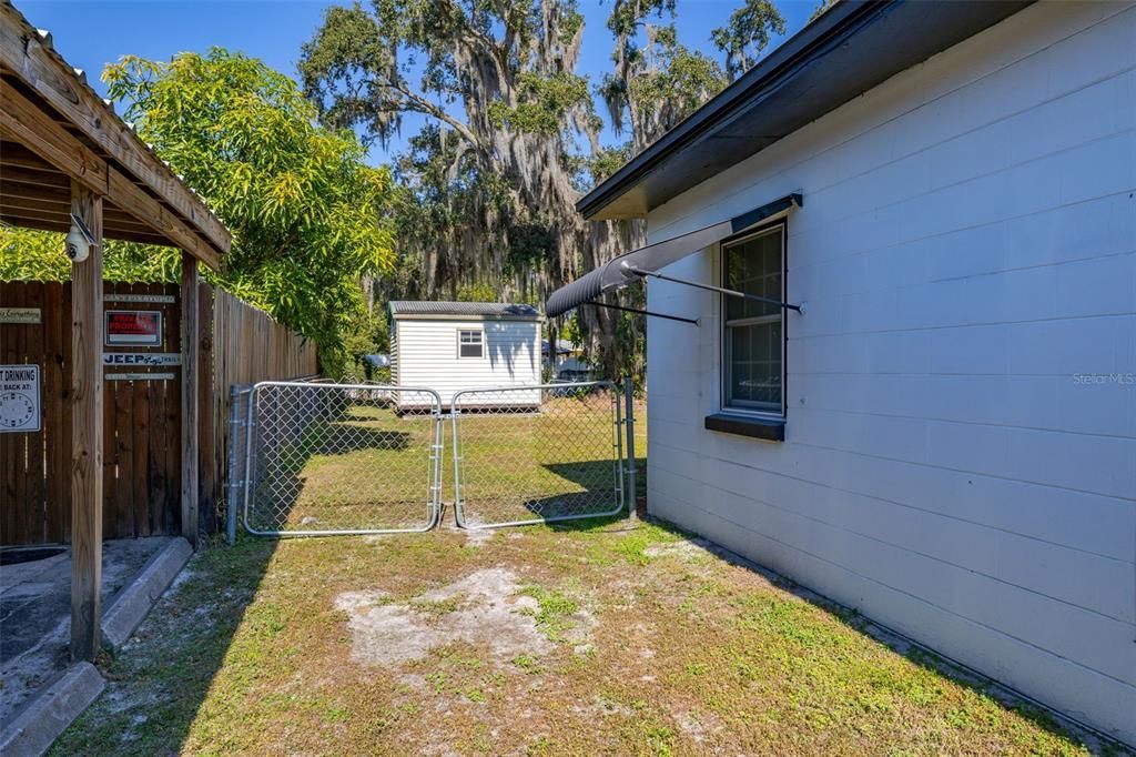 Activo con contrato: $240,000 (3 camas, 1 baños, 1224 Pies cuadrados)