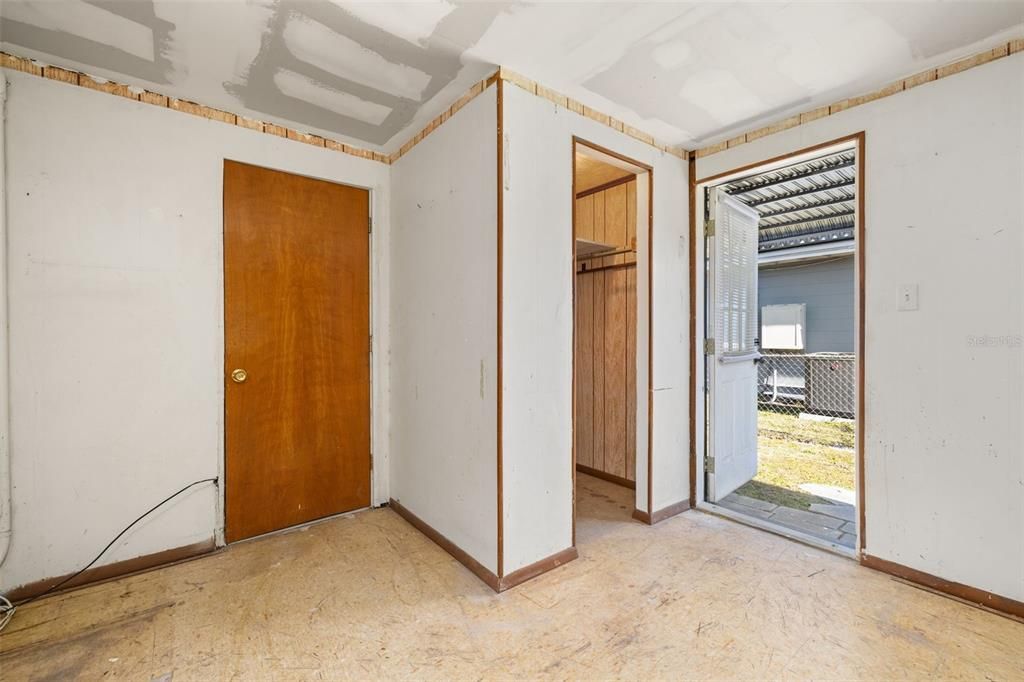 Activo con contrato: $240,000 (3 camas, 1 baños, 1224 Pies cuadrados)