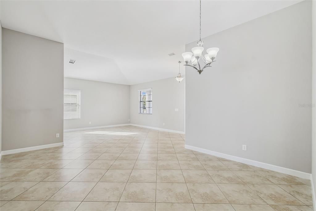 For Sale: $574,900 (4 beds, 3 baths, 2421 Square Feet)