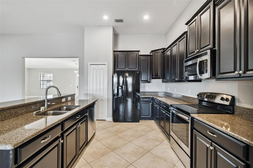 For Sale: $574,900 (4 beds, 3 baths, 2421 Square Feet)