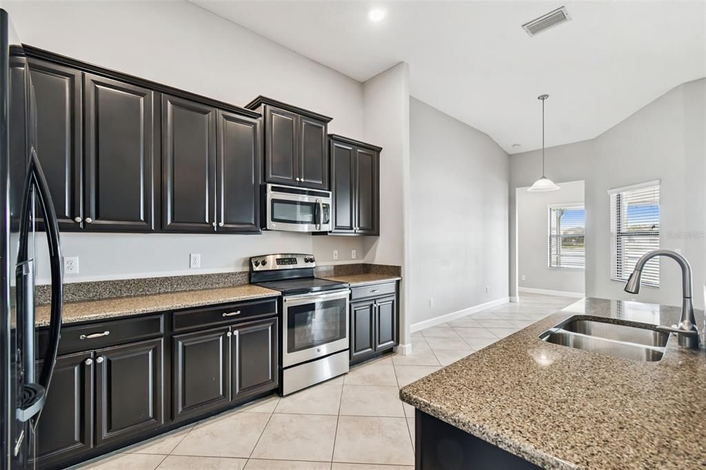 For Sale: $574,900 (4 beds, 3 baths, 2421 Square Feet)