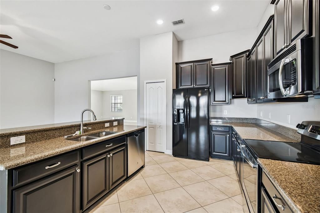 For Sale: $574,900 (4 beds, 3 baths, 2421 Square Feet)