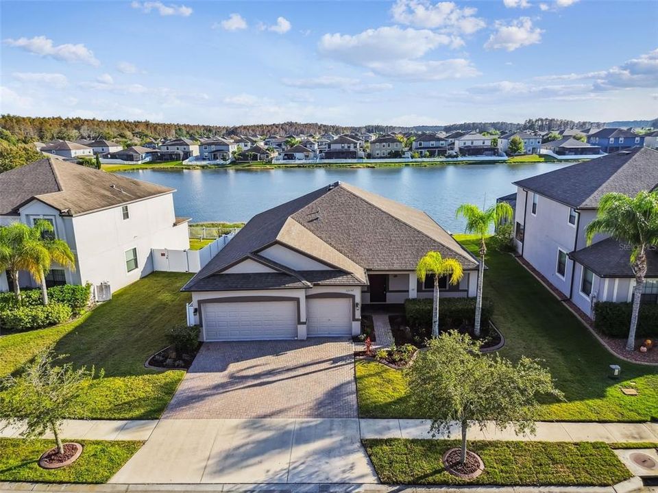 For Sale: $574,900 (4 beds, 3 baths, 2421 Square Feet)