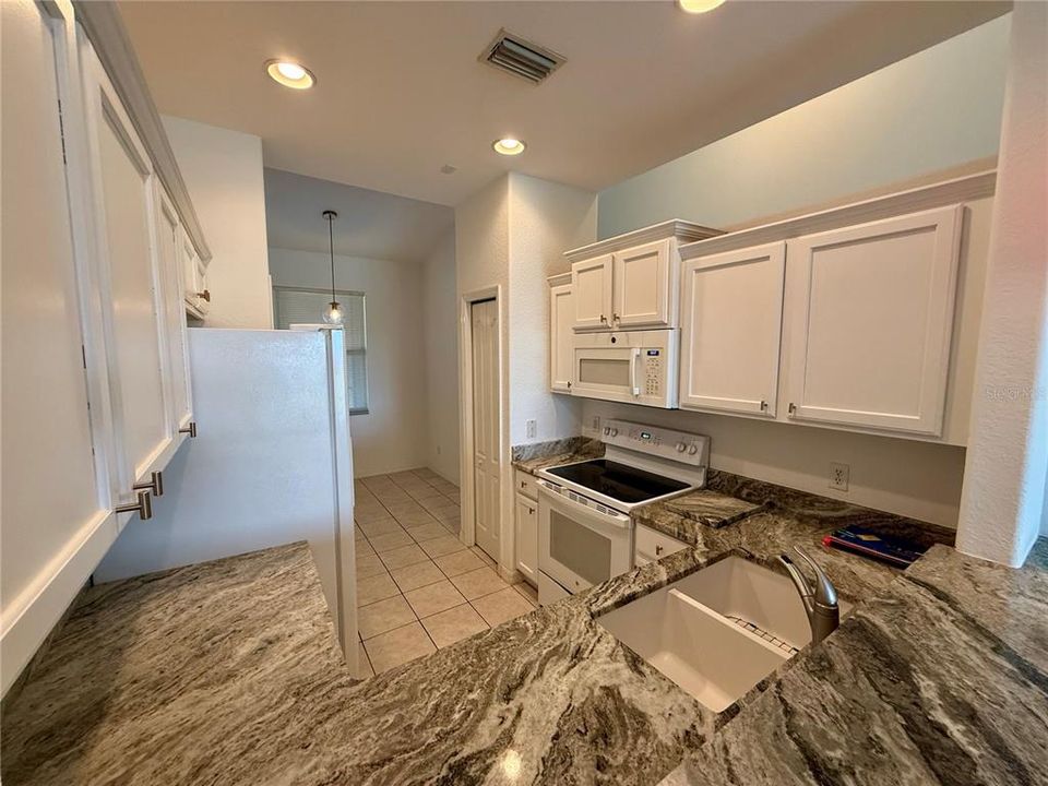 В аренду: $1,850 (2 спален, 2 ванн, 1104 Квадратных фут)