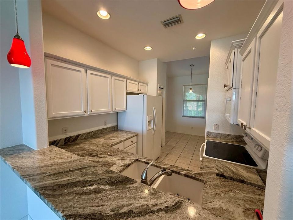 В аренду: $1,850 (2 спален, 2 ванн, 1104 Квадратных фут)