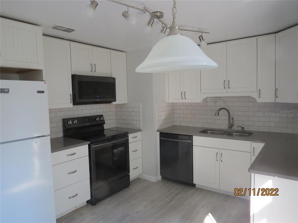 For Rent: $2,495 (3 beds, 2 baths, 1185 Square Feet)