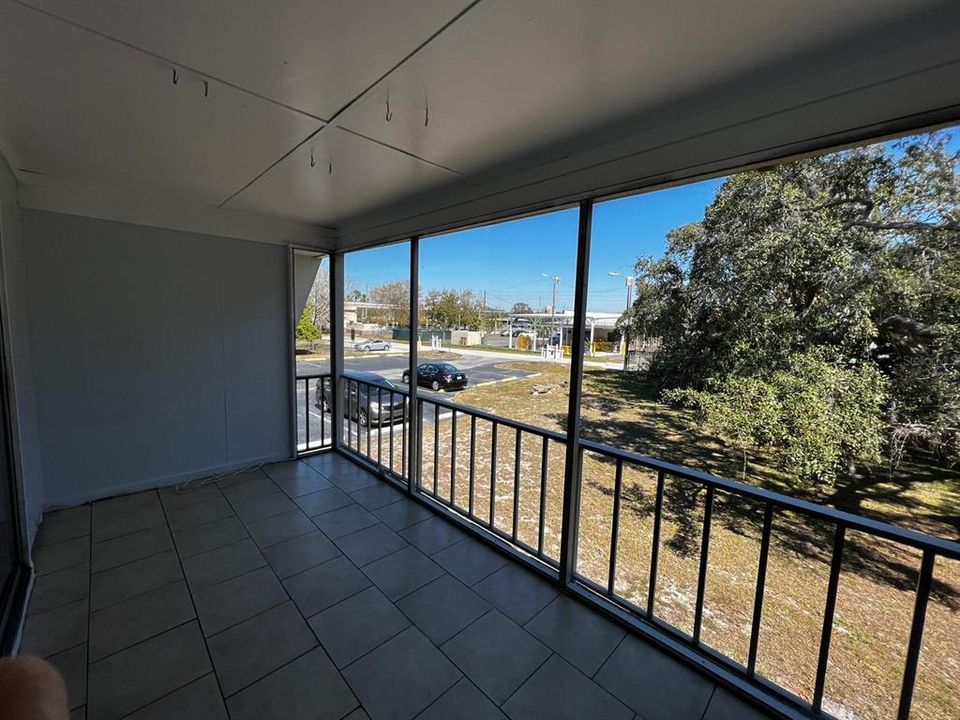 For Rent: $1,175 (2 beds, 1 baths, 870 Square Feet)