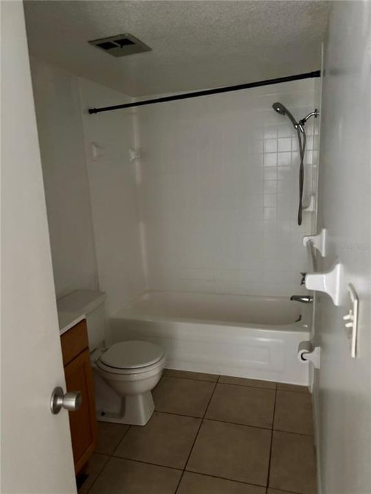 For Rent: $1,175 (2 beds, 1 baths, 870 Square Feet)