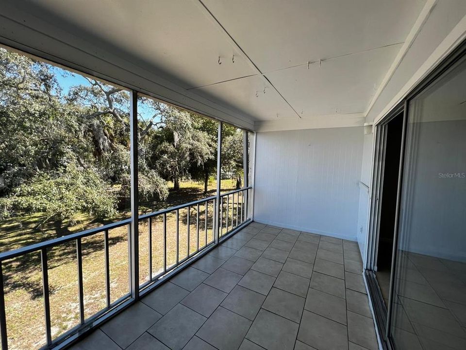 For Rent: $1,175 (2 beds, 1 baths, 870 Square Feet)